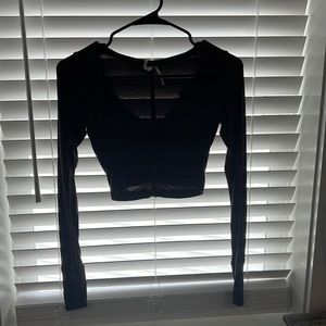 LONG SLEEVE TOP